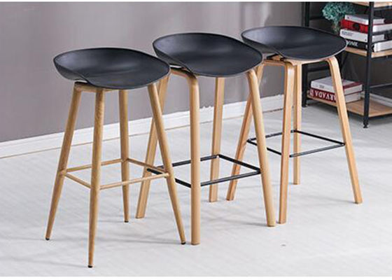 El taburete de bar ergonómico de la haya, contador de madera moderno exonera el vientre el respaldo bajo